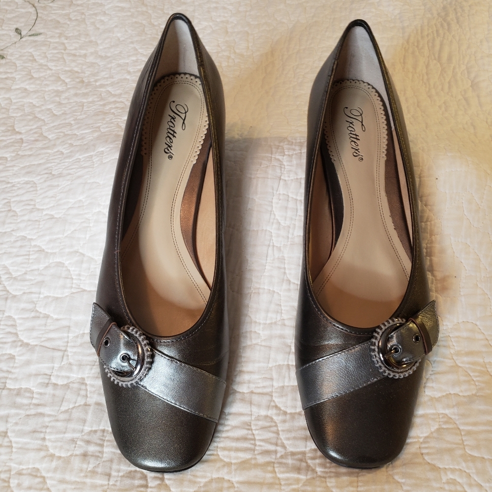Trotters Metallic Flats 12N